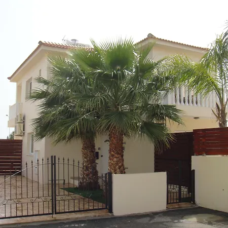 Athena أيا نابا