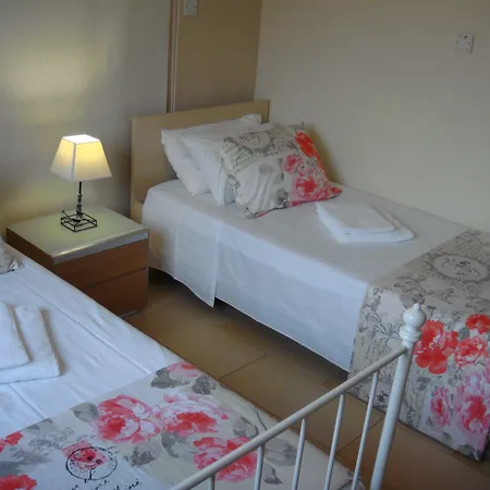 Athena أيا نابا