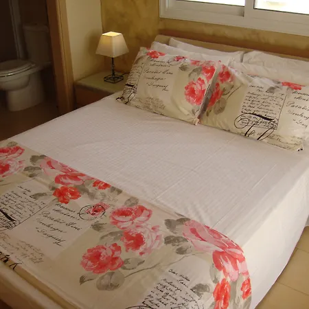 Athena أيا نابا