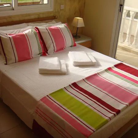 Athena أيا نابا