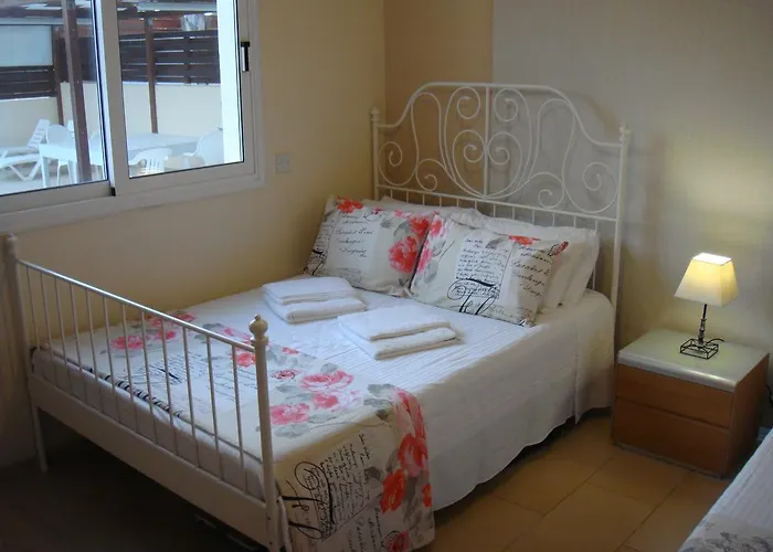 Athena * Ayía Nápa