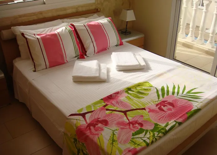 Athena * Ayía Nápa